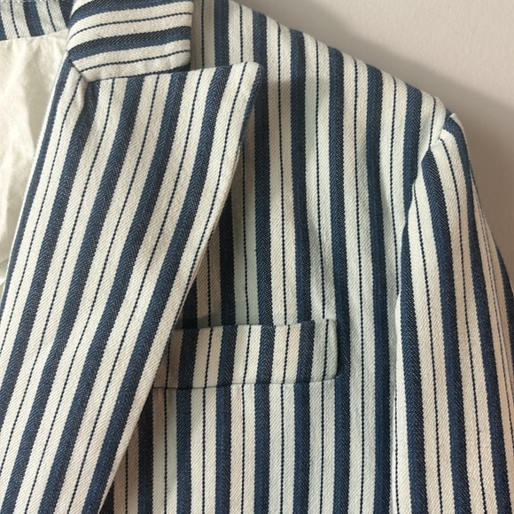 J Crew Classic Willa Blazer in white/blue stripe size 6. EUC. - Picture 5 of 8